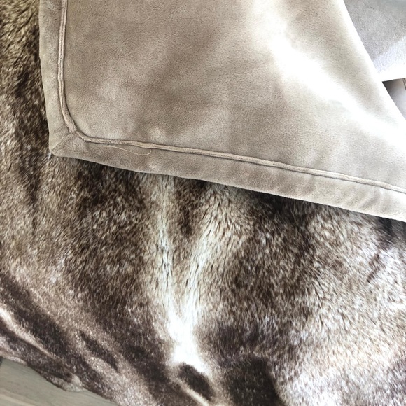 Pottery barn throw soft brown and tan 50x60 - Picture 4 of 7